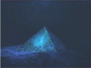 Това не ви ли прилича на Хеопсовата пирамида, но тази е под водата