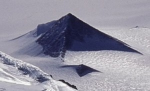 Не сред пясъка, а сред ледовете и снеговете на Аляска има пирамиди