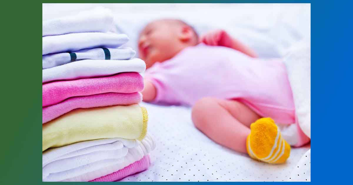 Разнообразие от качествени бебешки дрехи за момиче от 0 до 2 години можете да откриете