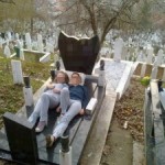момичета-гроб-300x225 (1) момичета гроб 300x225 1