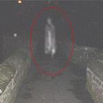 Призрачен път поглъща хора и автомобили