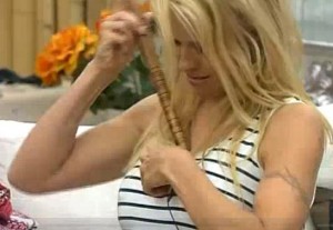 Памела Андерсън pamela andersyn sviri posledno kachena