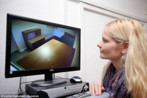 В стаята вече има и видеонаблюдение