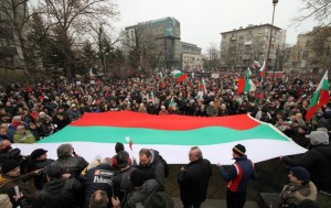 Във Варна протестите продължават