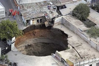 guatemala sink hole 2 tm