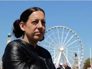 Сара се събужда една сутрин и установява, че вече говори английски с подчертано китайски акцент
