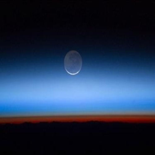 Тъмната страна на Луната е с тюркоазен цвят 4 Слабата светлина от тъмната страна на Луната е всъщност с тюркоазен цвят