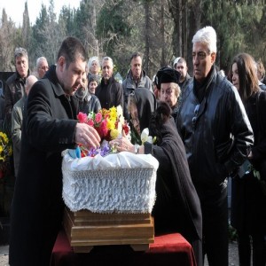 Ева на погребението на Гого