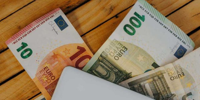 За мнозина трудовият договор означава финансова стабилност, което улеснява осигуряването на заем.