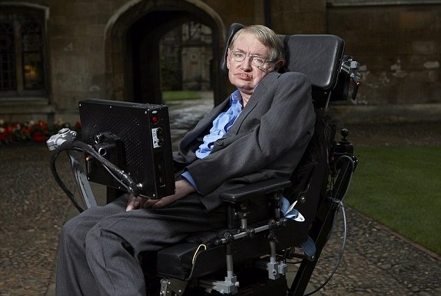 Стивън Хокинг доскоро беше отявлен атеист