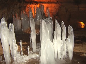 Леденика, пещерата под която е скрит извънземен кораб ?