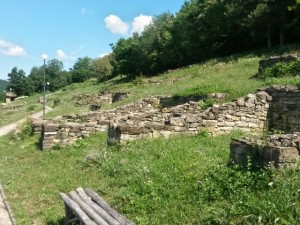 Подземен град скрит под Крушовската планина