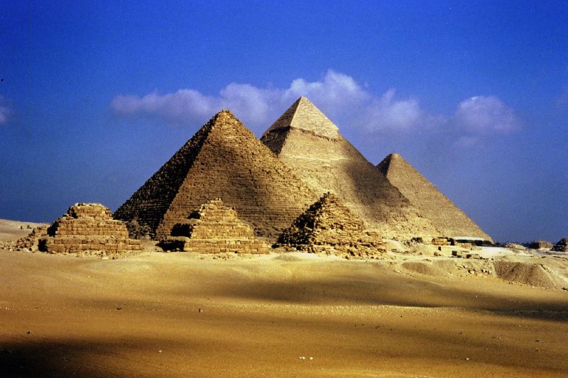 Пирамидите в Гиза залети от море? (Учени откриват интересна находка)