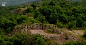 Гигантско скално лице и скално светилище, са открити в Южна България в Хасковска област в близост до град Сърница