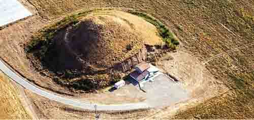 Най-голямата тракийска гробница (могила) Малтепе до село Маноле