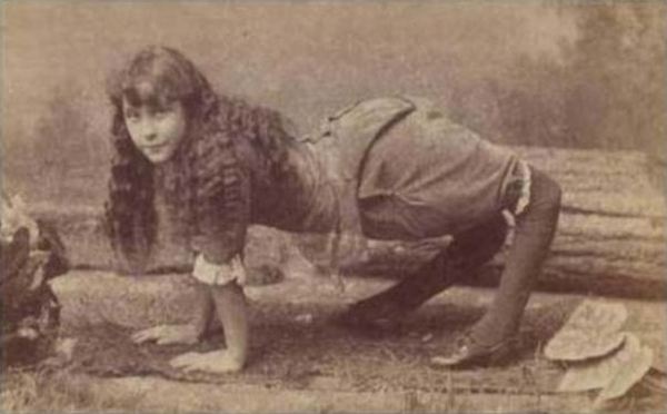 Ела Харпър – една от жените с необичайни съдби е била известна в миналото като момиче, което е ходила в детството си на екзорцист