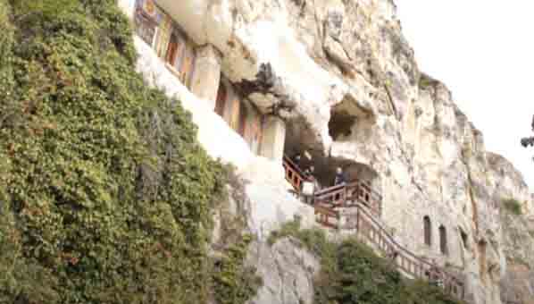 8 века духовност и българска вяра в Ивановски скални църкви