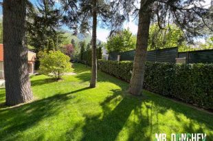 За да се радвате на красива и функционална градина през цялата година, е необходимо редовна и професионална поддръжка.